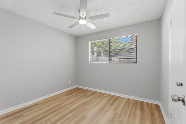 Building Photo - 6766 Londonbridge Ln
