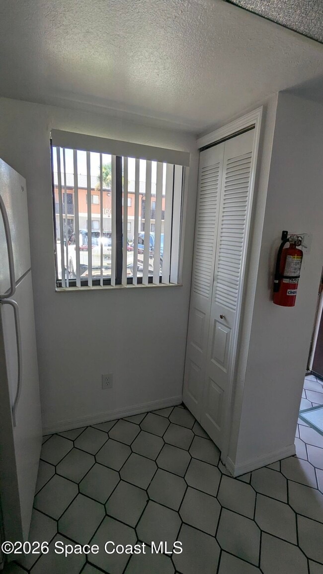 Building Photo - 1606 University Ln