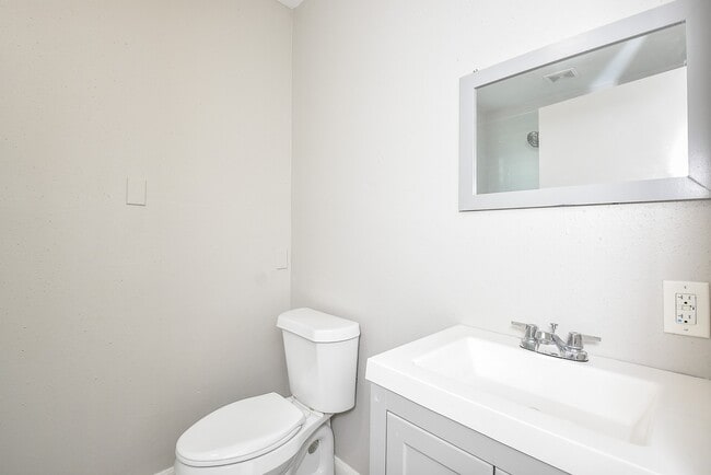 Building Photo - 3710 Dreyfus St