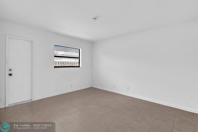 Building Photo - 5748 NW 27th Ct