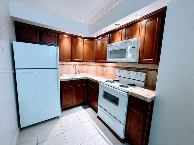 Building Photo - 2424 SE 17th St