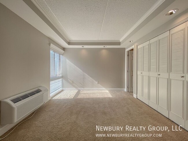 Building Photo - 530 N Main St