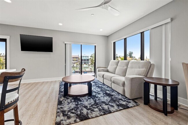 Building Photo - 12400 Capri Cir N