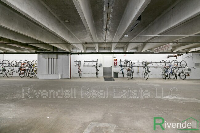 Building Photo - 130 N Pearl St
