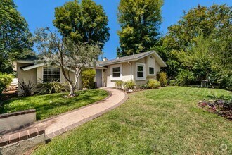 Building Photo - A charming 3-bedroom, 2.5 bath home in Don...