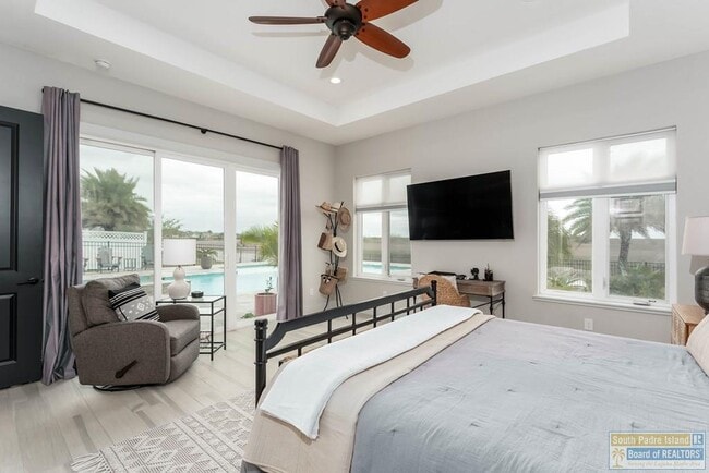 Building Photo - 100 Torrey Pines Dr