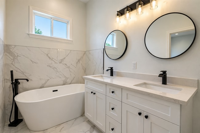 Building Photo - 2707 Jackson Blvd