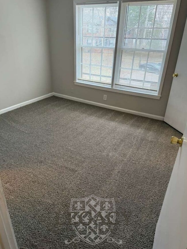 Building Photo - 813 Holder Ct