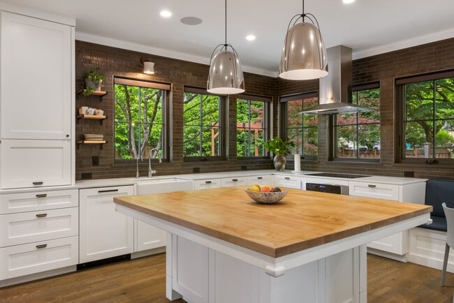 Building Photo - 2835 NE 40th Ave