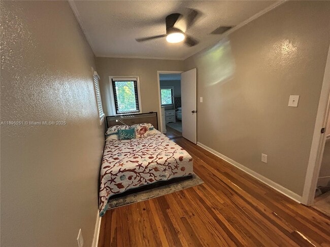 Building Photo - 1534 Monroe St