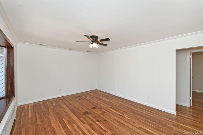 Building Photo - 110 Dix Hills Rd