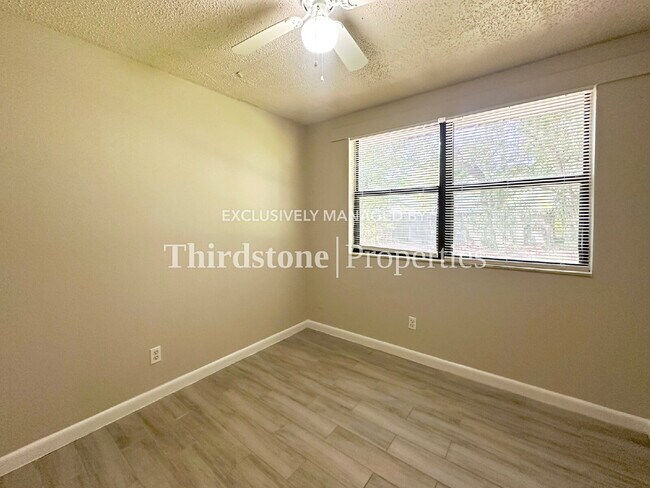 Building Photo - 1160 Comanche St