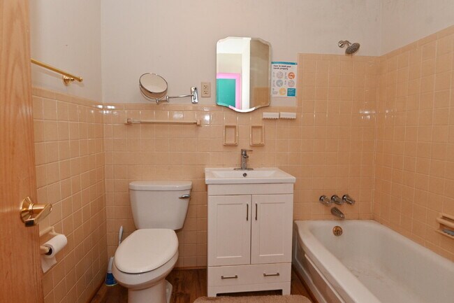 Building Photo - Charming 3-Bedroom Retreat with 2 Full Baths on South Meridian Street – 1516 Sq Ft of Comfort in ...