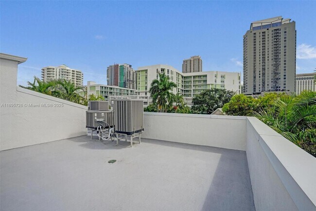Building Photo - 453 SW 5th Ave