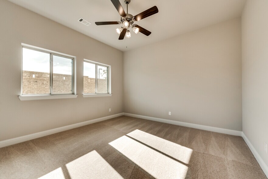 Building Photo - 6716 E Prospect Way