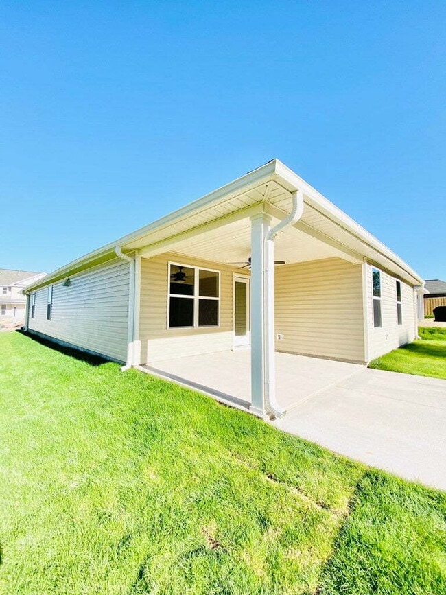 Building Photo - Summerton Village Rental!