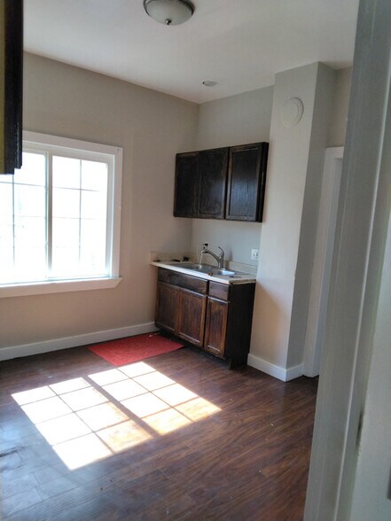 Building Photo - 37 Holland Pl