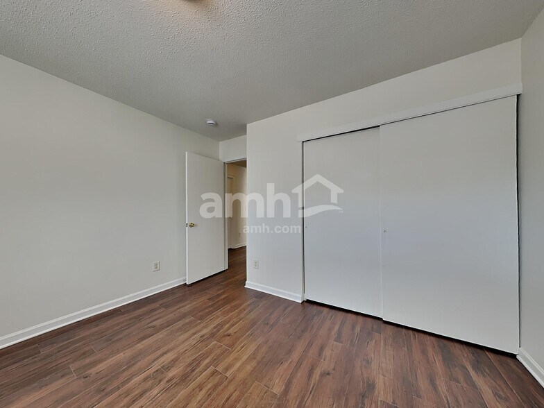 Building Photo - 137 Bellfare Dr