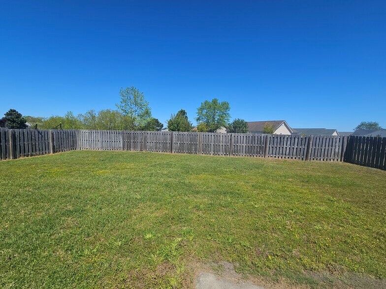 Building Photo - 2701 Ashby Dr