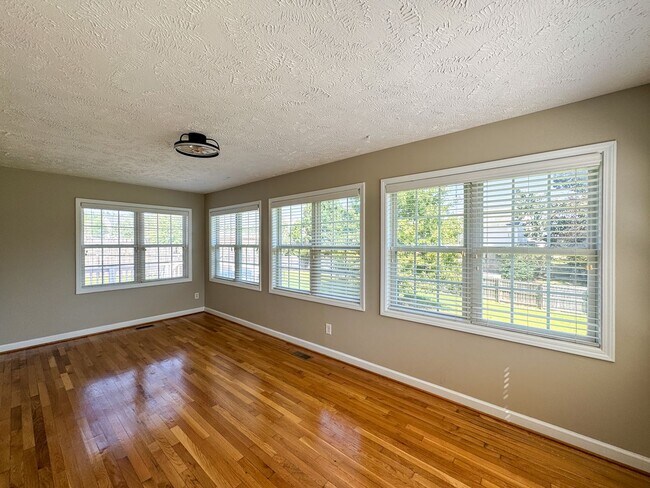 Building Photo - 51 Jubilee Ct