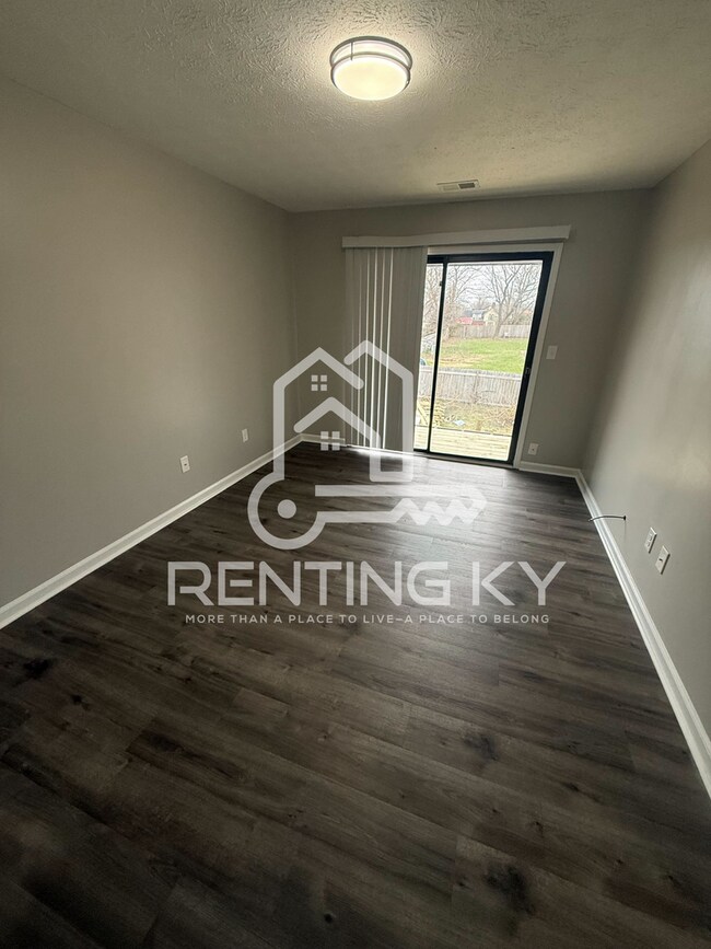 Building Photo - 117-119 Lakeview Drive