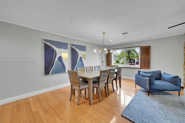 Building Photo - 1518 N Yale Dr