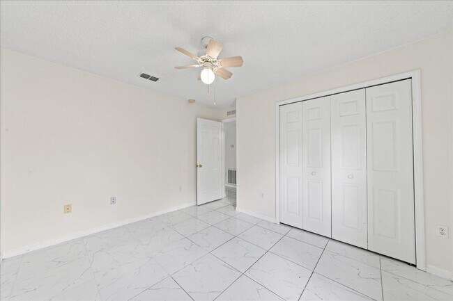 Building Photo - 2165 Redwood Cir