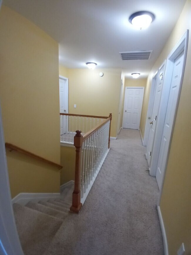 Building Photo - 565 Batty Way