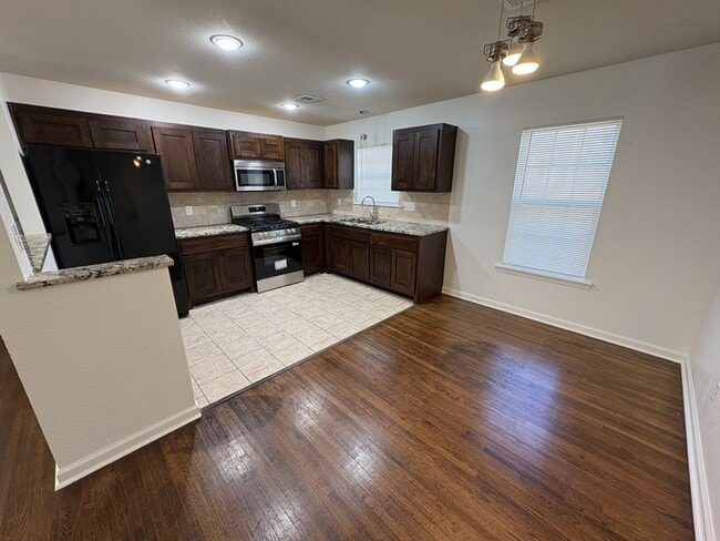 Building Photo - 1232 N Tacoma Pl