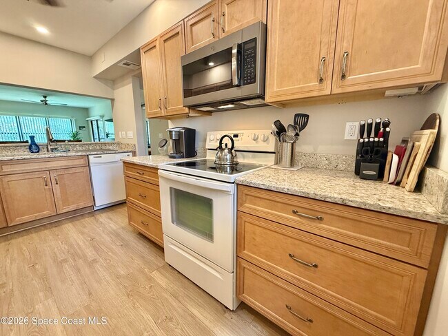 Building Photo - 6175 S Mirror Lake Dr