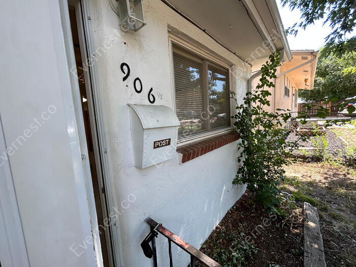 Building Photo - 906 1/2 Carlisle Street