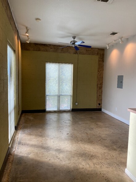 Building Photo - 710 S Medina St