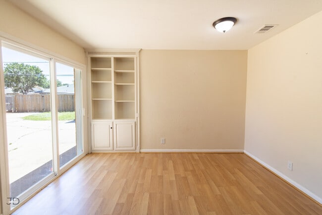 Building Photo - 4807 Del Rio Trail