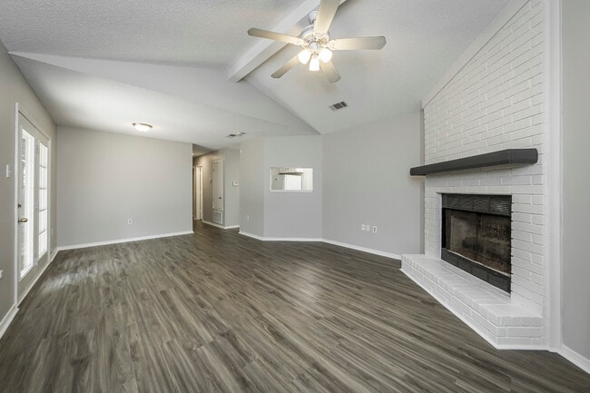 Building Photo - 6 Laramie Ln