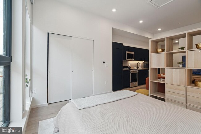 Building Photo - 1705 N American St