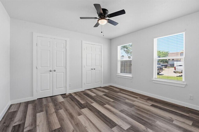Building Photo - 1911 Hearthside Dr