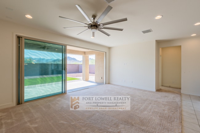 Building Photo - 8443 S 164th Dr