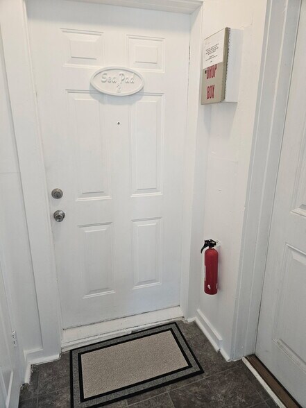 Building Photo - 1212 1st St S