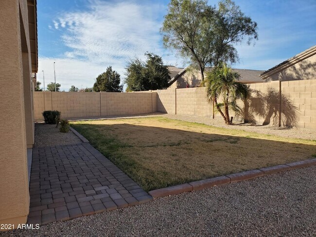 Building Photo - 2056 E Riviera Dr