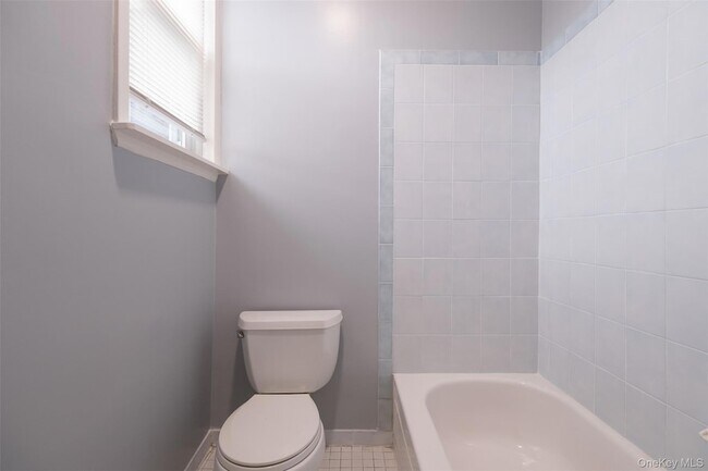 Building Photo - 115 Wolfs Ln