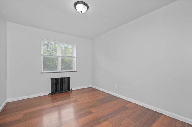 Building Photo - 632 Maple Dr