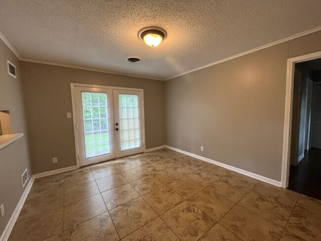Building Photo - Renovated 3 Bedroom 1.5 Bath Home for Rent!!