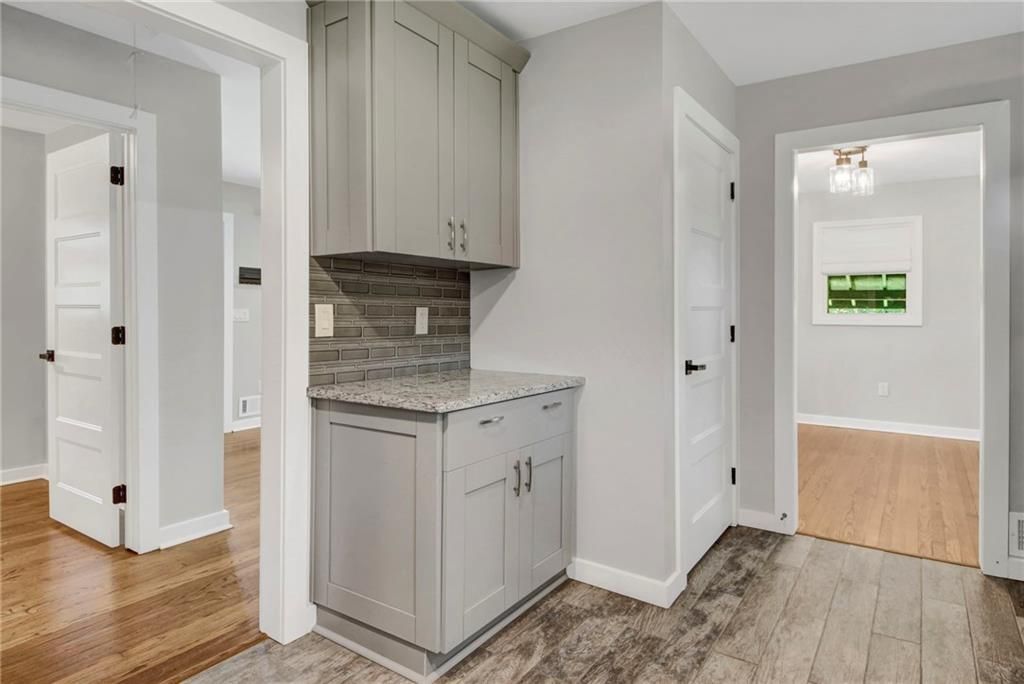 Building Photo - 2692 Rockcliff Rd SE