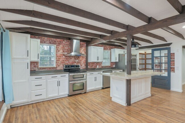 Building Photo - 271 Bracewell St