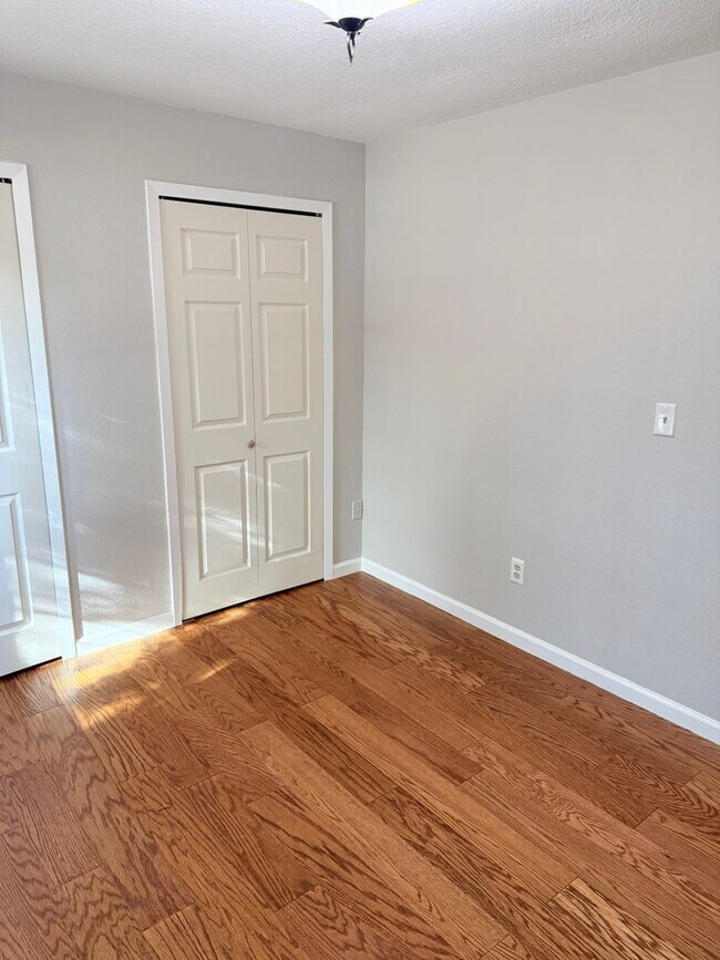 Building Photo - 3120 Mirage Dr