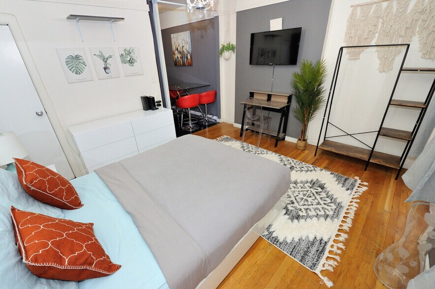 Building Photo - 1109 1st Ave