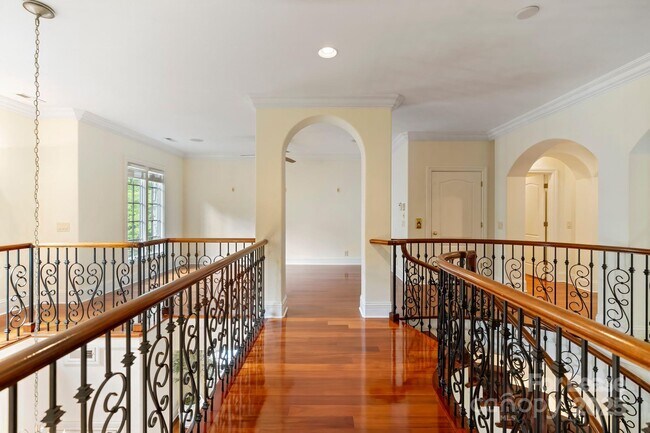 Building Photo - 2310 La Maison Dr