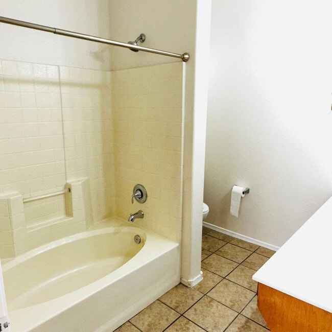 Building Photo - 949 S Racine Ln