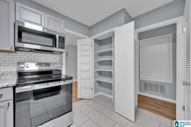 Building Photo - 2060 Montreat Dr