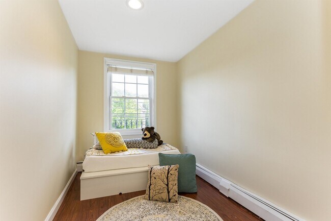 Building Photo - 102 Broughton Ave